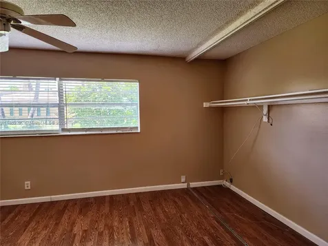 5071 W Oakland Park Boulevard Lauderdale Lakes FL 33313