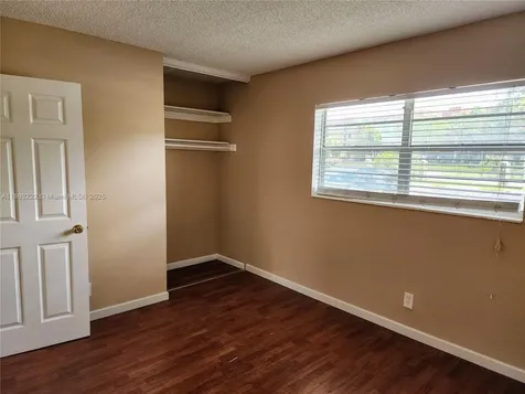5071 W Oakland Park Boulevard Lauderdale Lakes FL 33313