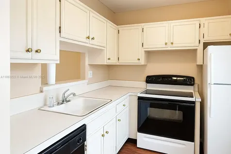 5071 W Oakland Park Boulevard Lauderdale Lakes FL 33313