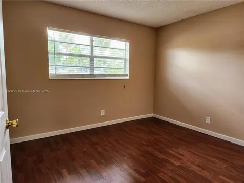 5071 W Oakland Park Boulevard Lauderdale Lakes FL 33313