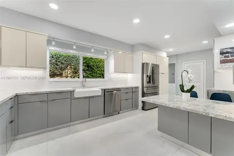 1410 Cleveland Road Miami Beach FL 33141