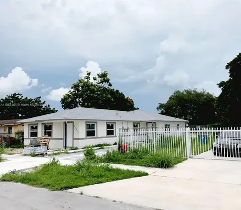 11911 SW 213 Miami FL 33177