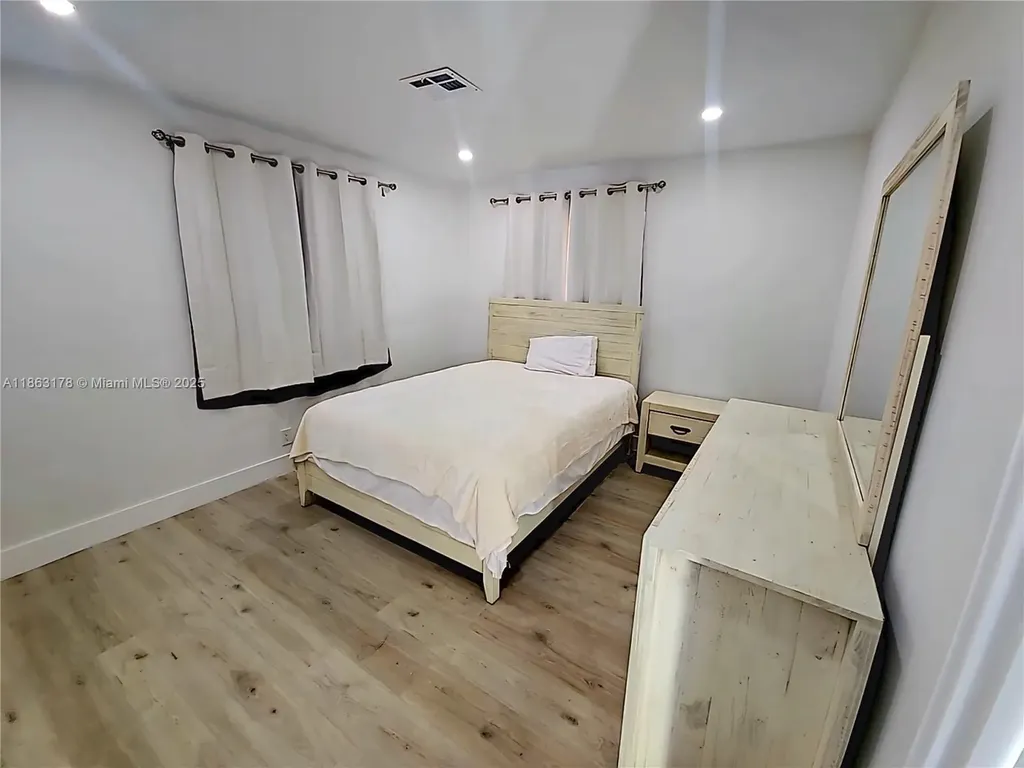 1430 NE 53rd Court Fort Lauderdale FL 33334