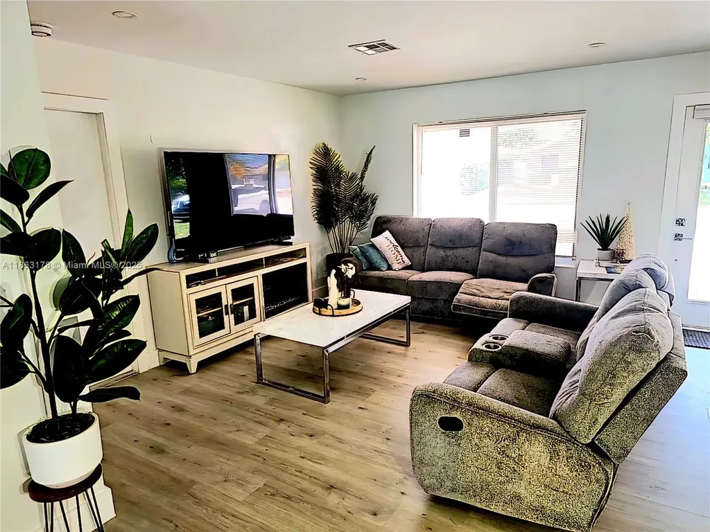 1430 NE 53rd Court Fort Lauderdale FL 33334