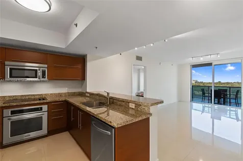 2641 N Flamingo Road Sunrise FL 33323