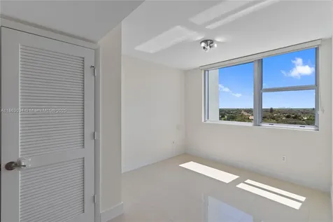 2641 N Flamingo Road Sunrise FL 33323