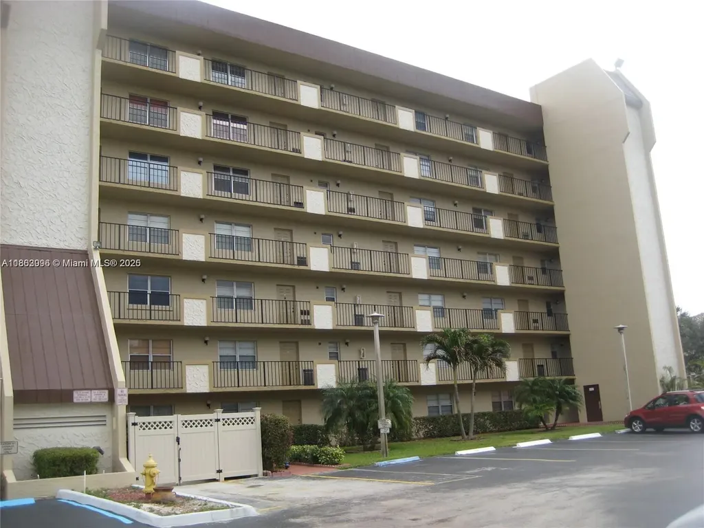 3150 W Rolling Hills Circle Davie FL 33328
