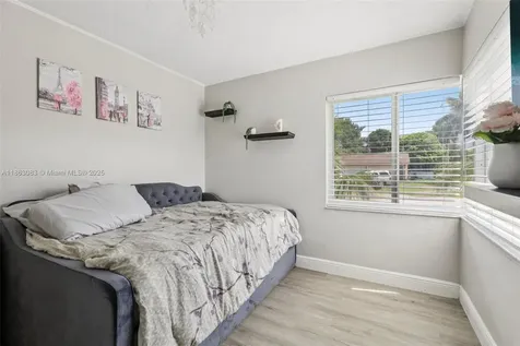 11121 SW 162nd Terrace Miami FL 33157