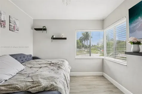 11121 SW 162nd Terrace Miami FL 33157