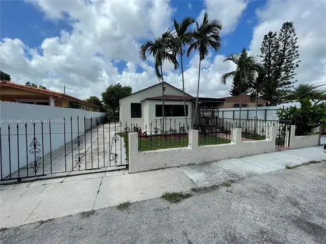 508 E 40th Street Hialeah FL 33013