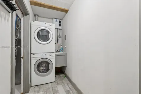 2441 SW 43rd Avenue Fort Lauderdale FL 33317