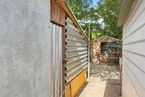 2441 SW 43rd Avenue Fort Lauderdale FL 33317