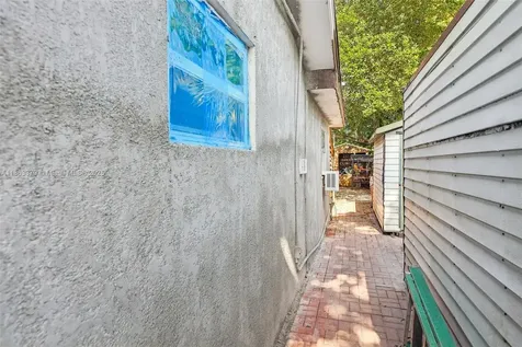 2441 SW 43rd Avenue Fort Lauderdale FL 33317