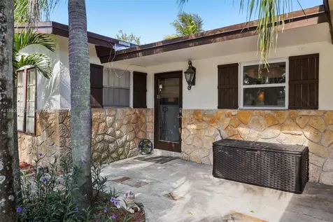 2441 SW 43rd Avenue Fort Lauderdale FL 33317