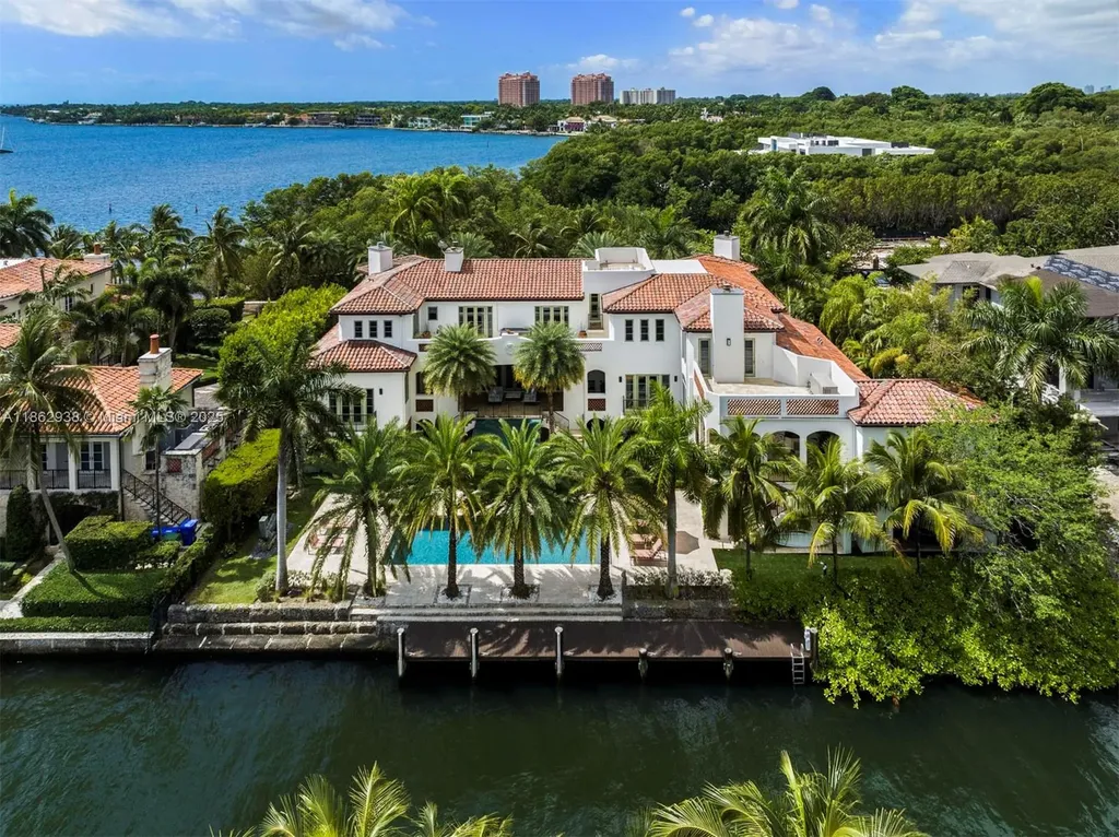 3305 S Moorings Way Miami FL 33133