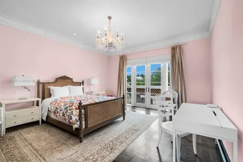 3305 S Moorings Way Miami FL 33133