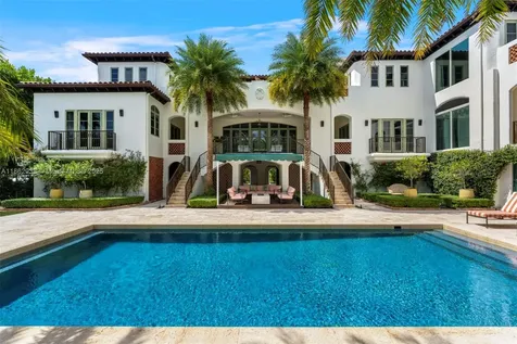 3305 S Moorings Way Miami FL 33133