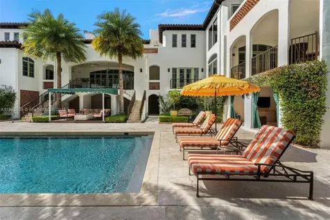 3305 S Moorings Way Miami FL 33133