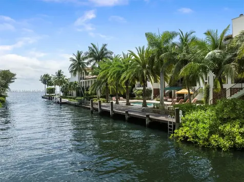 3305 S Moorings Way Miami FL 33133