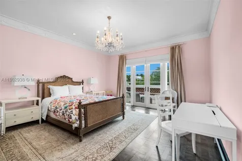 3305 S Moorings Way Miami FL 33133