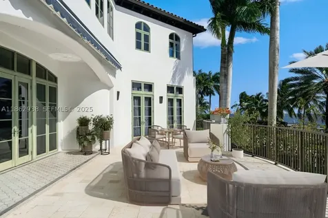 3305 S Moorings Way Miami FL 33133