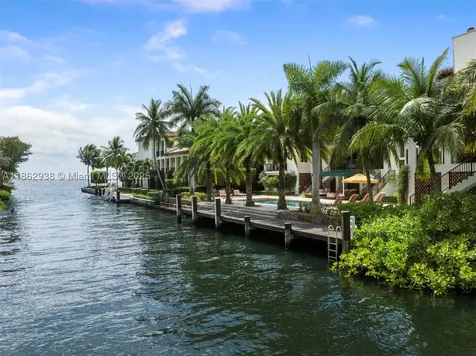 3305 S Moorings Way Miami FL 33133