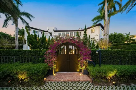3305 S Moorings Way Miami FL 33133