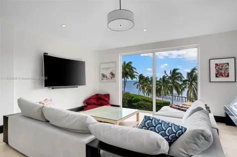 3305 S Moorings Way Miami FL 33133