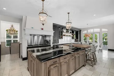 3305 S Moorings Way Miami FL 33133