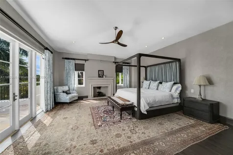 3305 S Moorings Way Miami FL 33133