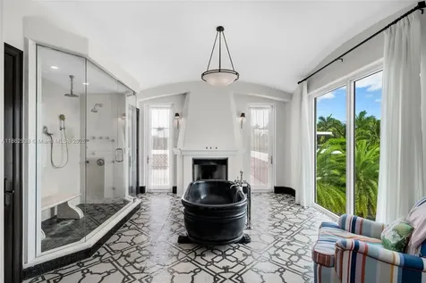 3305 S Moorings Way Miami FL 33133