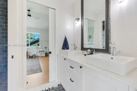 6910 SW 145th Terrace Palmetto Bay FL 33158