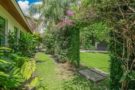 6910 SW 145th Terrace Palmetto Bay FL 33158