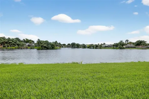 340 SW 97th Avenue Pembroke Pines FL 33025
