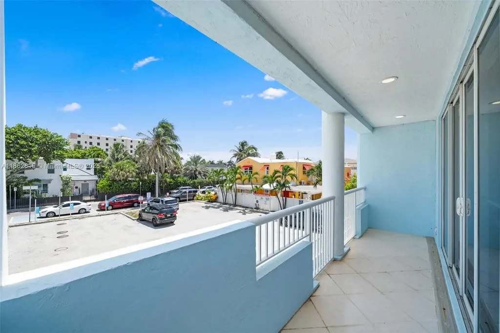 311 N Surf Road Hollywood FL 33019