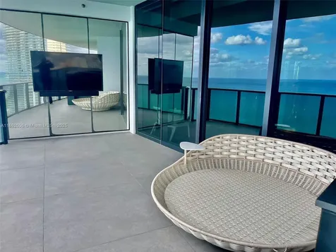 18555 Collins Avenue Sunny Isles Beach FL 33160