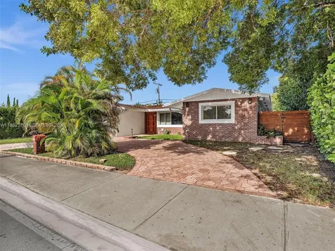 20350 Highland Lakes Boulevard Miami FL 33179