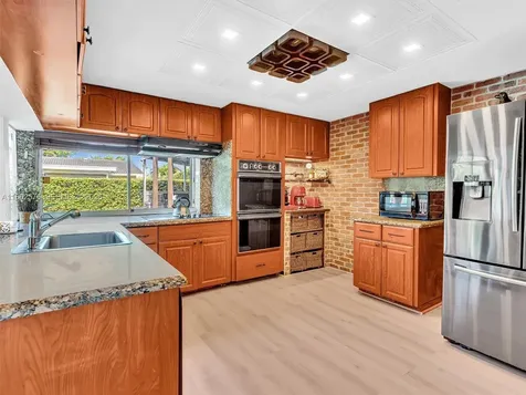 20350 Highland Lakes Boulevard Miami FL 33179