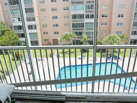319 NE 14th Avenue Hallandale Beach FL 33009