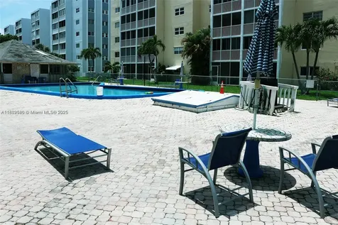 319 NE 14th Avenue Hallandale Beach FL 33009