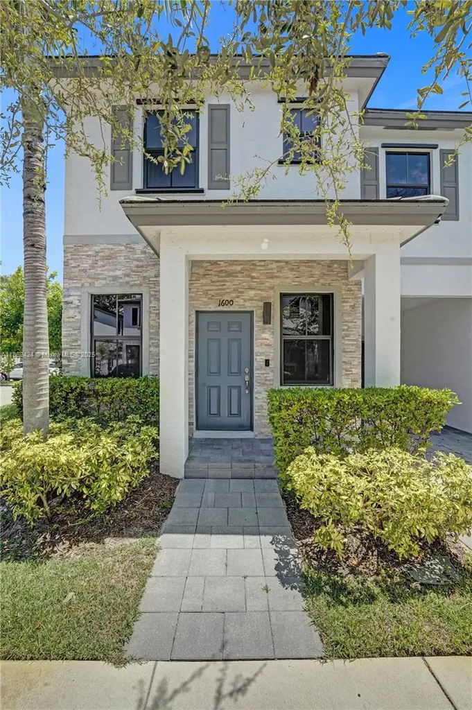 1600 SW 28 Street Fort Lauderdale FL 33315