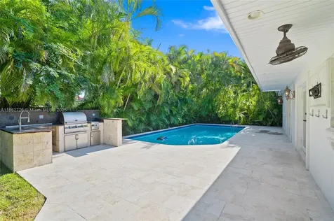 6841 SW 48th Street Miami FL 33155