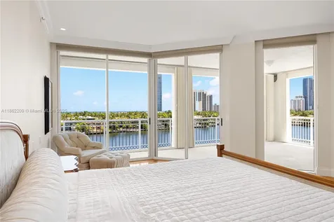 19925 NE 39th Place Aventura FL 33180