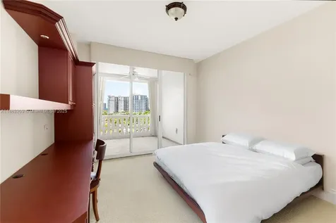 19925 NE 39th Place Aventura FL 33180