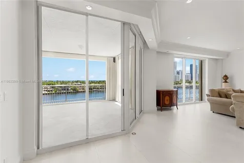 19925 NE 39th Place Aventura FL 33180