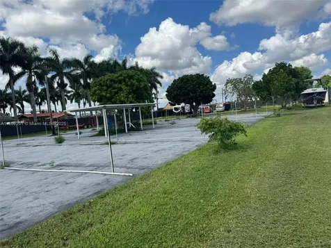30-68-21-000-3050 0 Homestead FL 33031