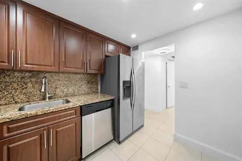 401 Golden Isles Drive Hallandale Beach FL 3010