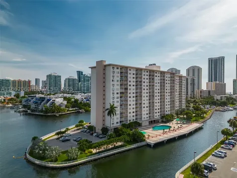 400 Kings Point Drive Sunny Isles Beach FL 33160