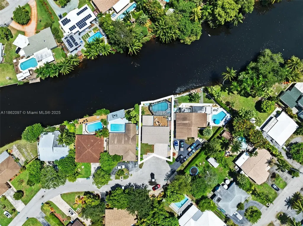 735 NW 35th Street Oakland Park FL 33309