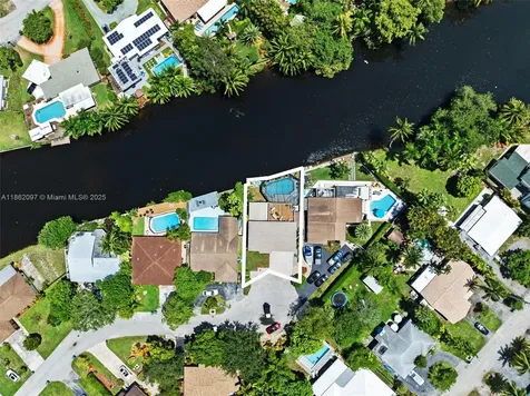 735 NW 35th Street Oakland Park FL 33309